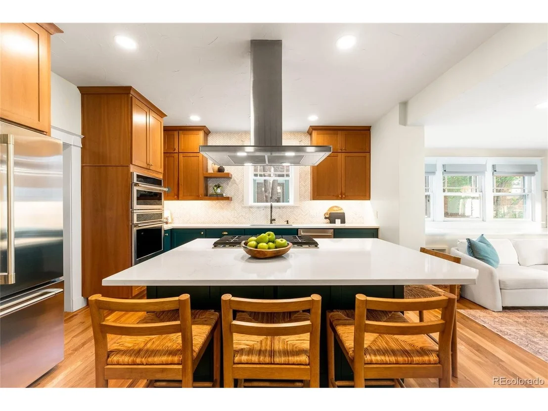Photo of 622 Cook St