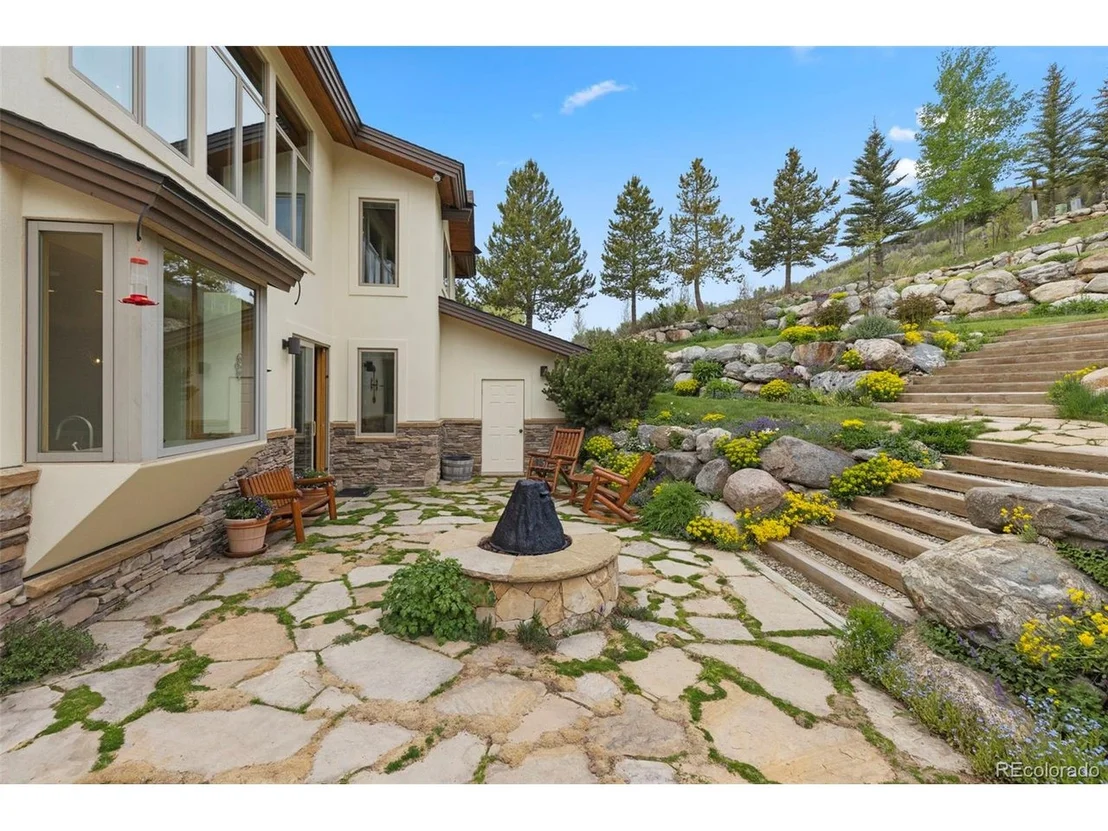 Photo of 273 Ensign Dr