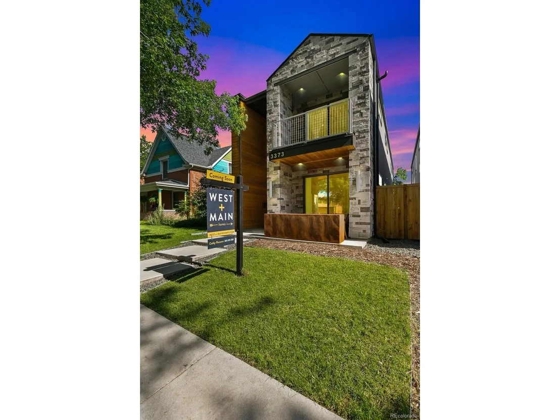 Photo of 3373 W Moncrieff Pl