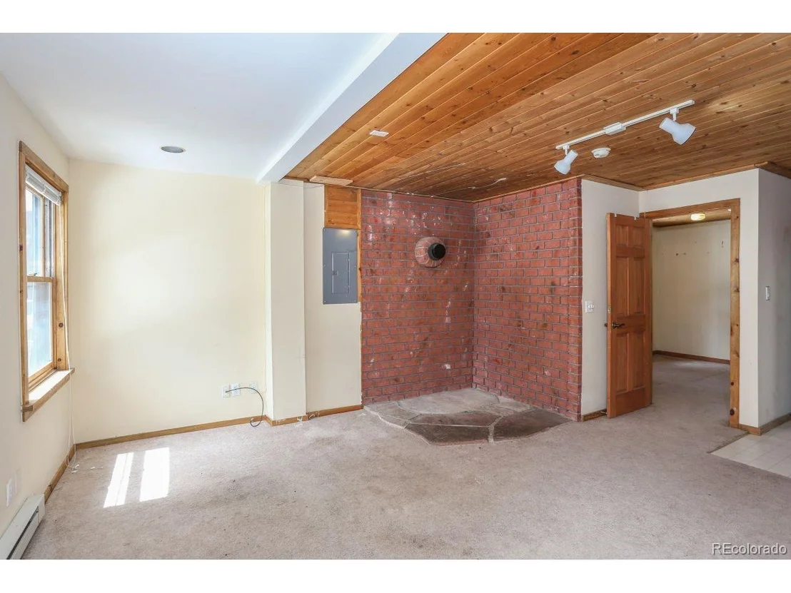 Photo of 390 Crown Dr