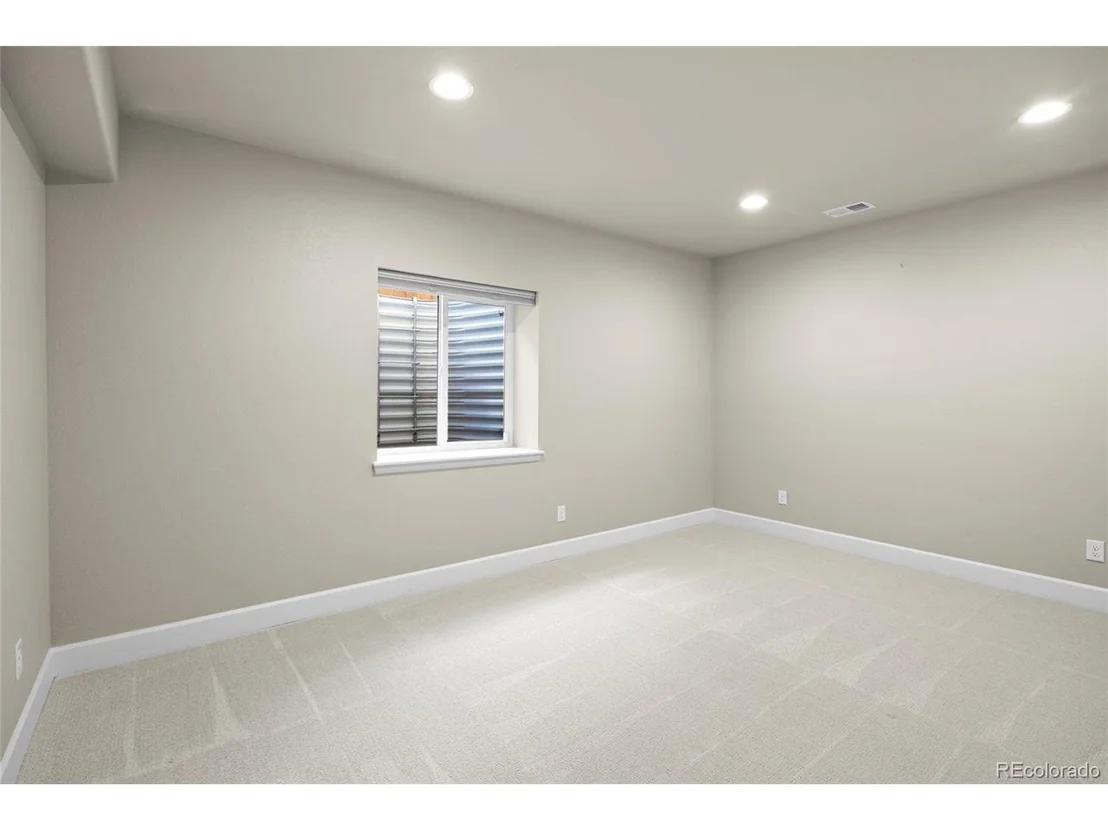 Photo of 7658 Oasis Dr