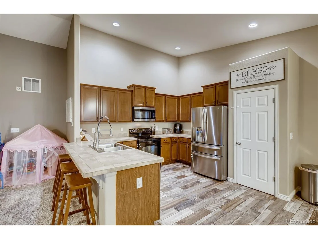 Photo of 6983 Sunburst Ave