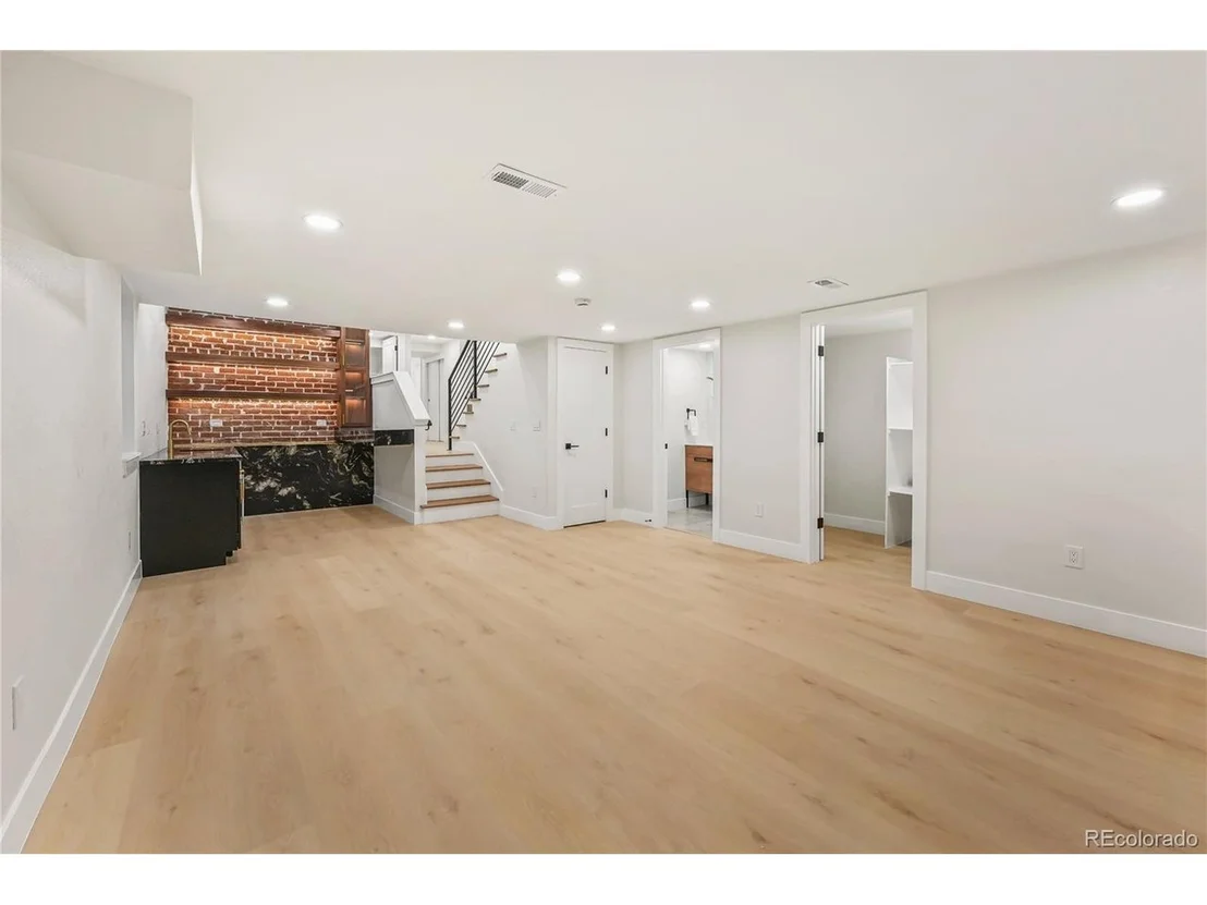 Photo of 4169 N Hooker St