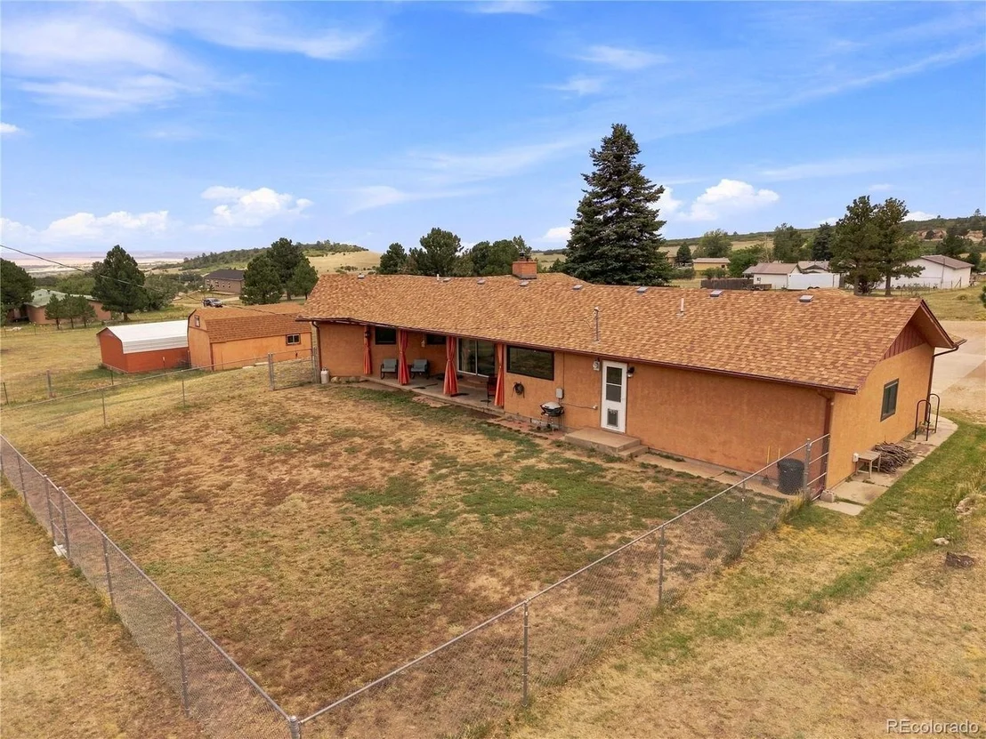 Photo of 8087 Oak Dr