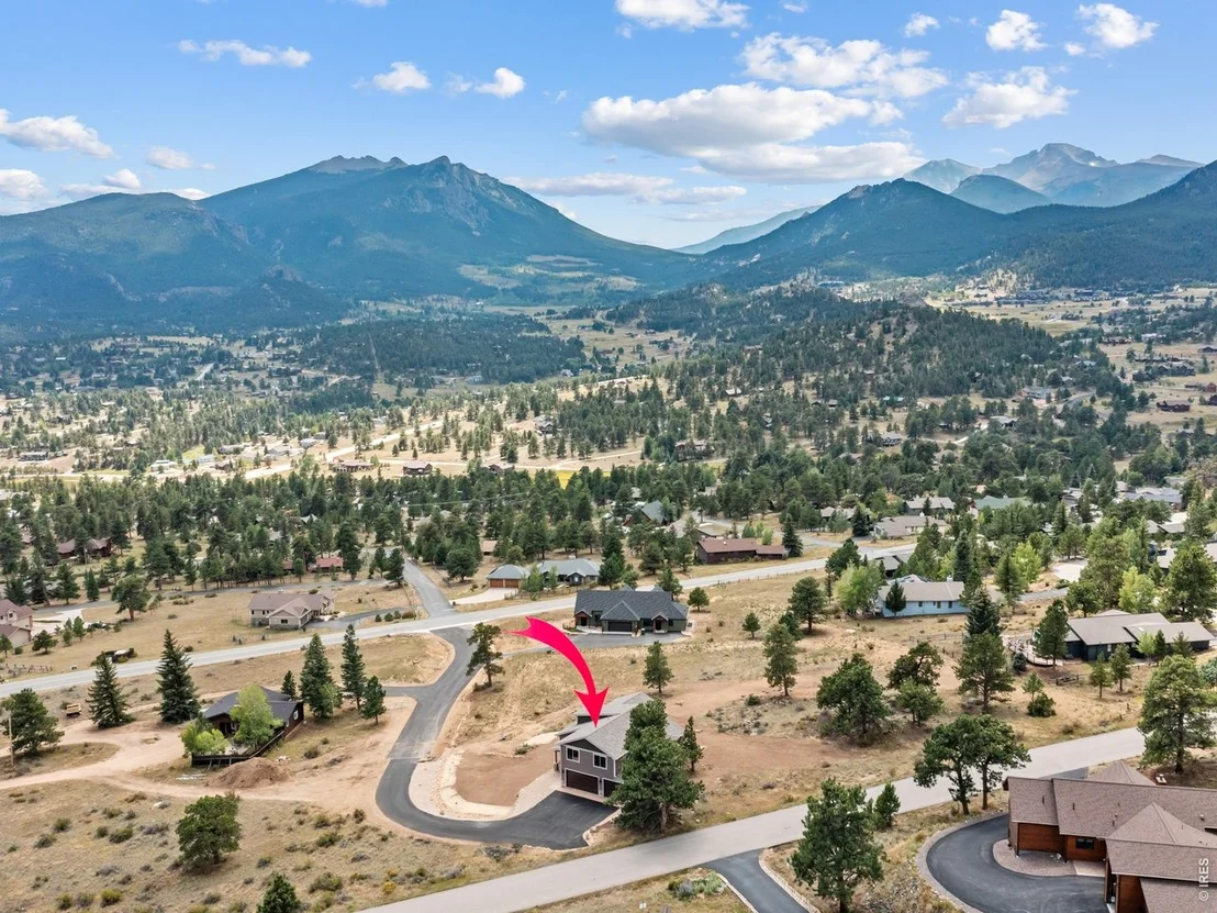 Photo of 659 Peak View Dr