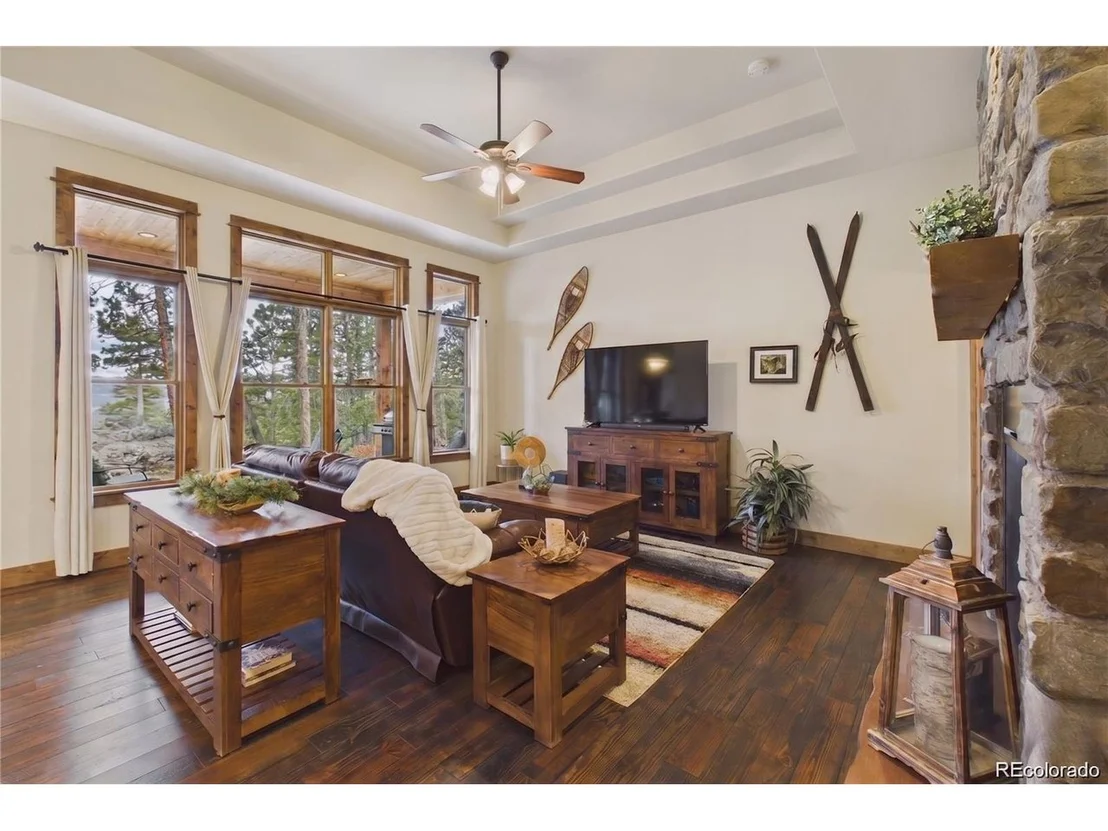 Photo of 350 Foxtail Dr