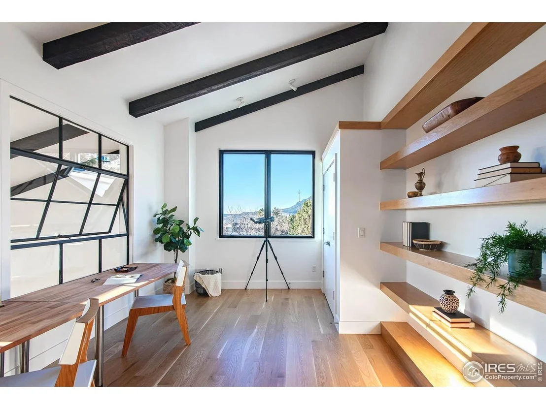 Photo of 210 Cactus Ct