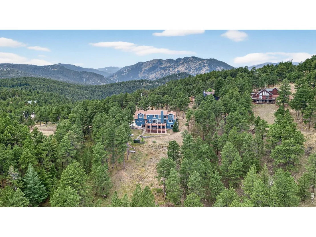 Photo of 820 Peakview Rd
