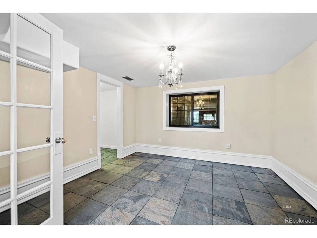 Photo of 325 McMurtrie Rd