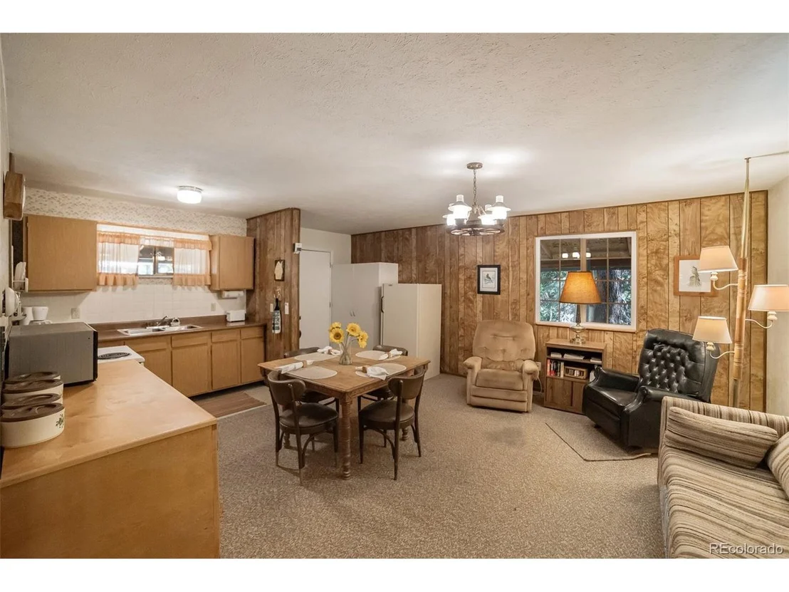 Photo of 1242 Roland Dr