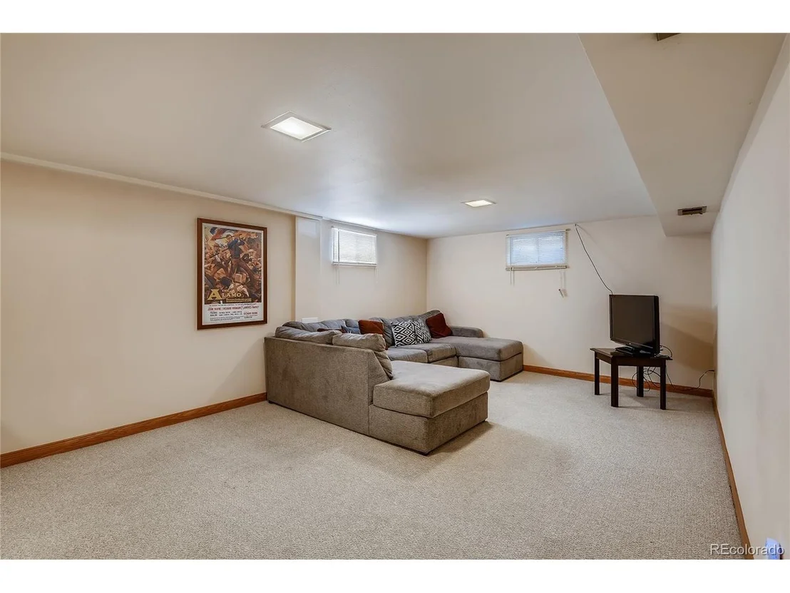 Photo of 295 Vaughn St