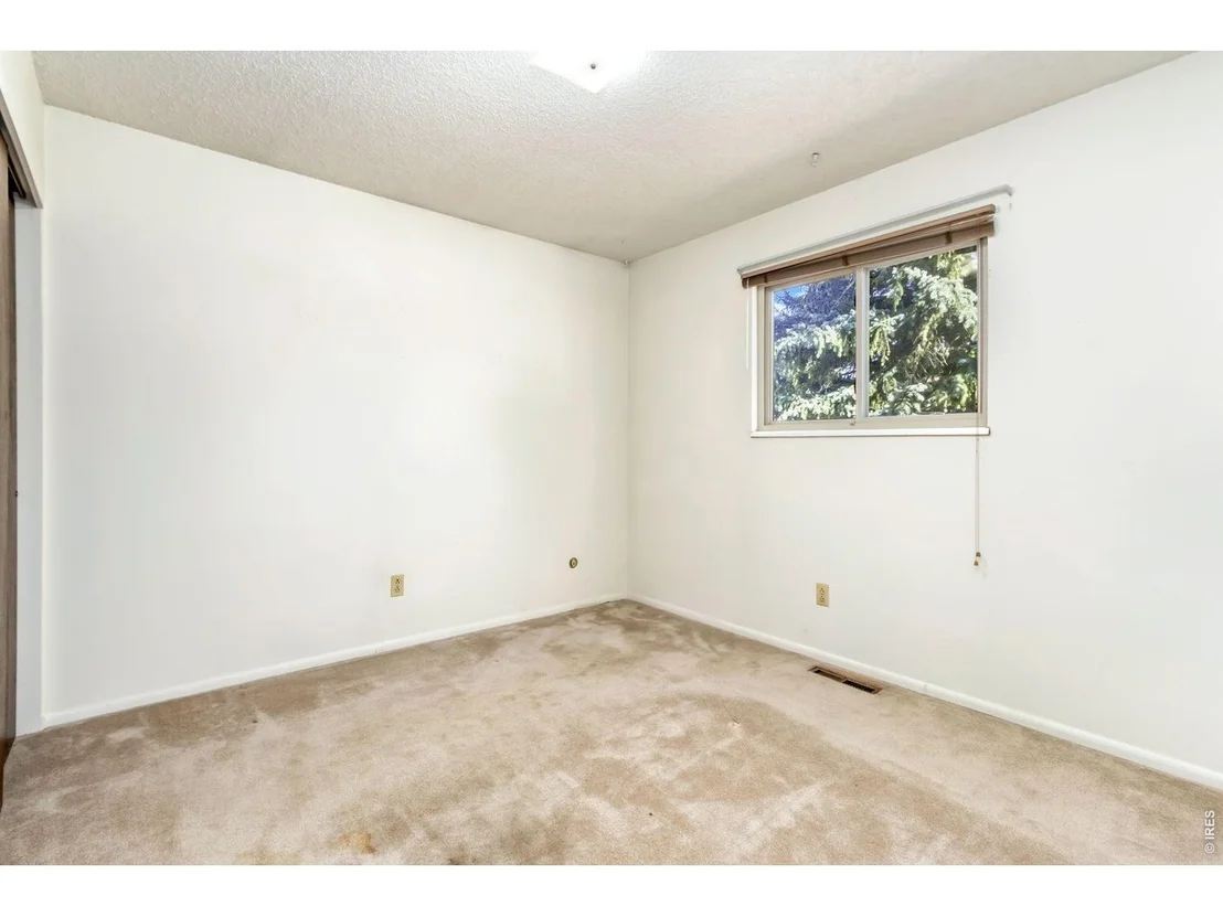 Photo of 2901 Greentree Cir
