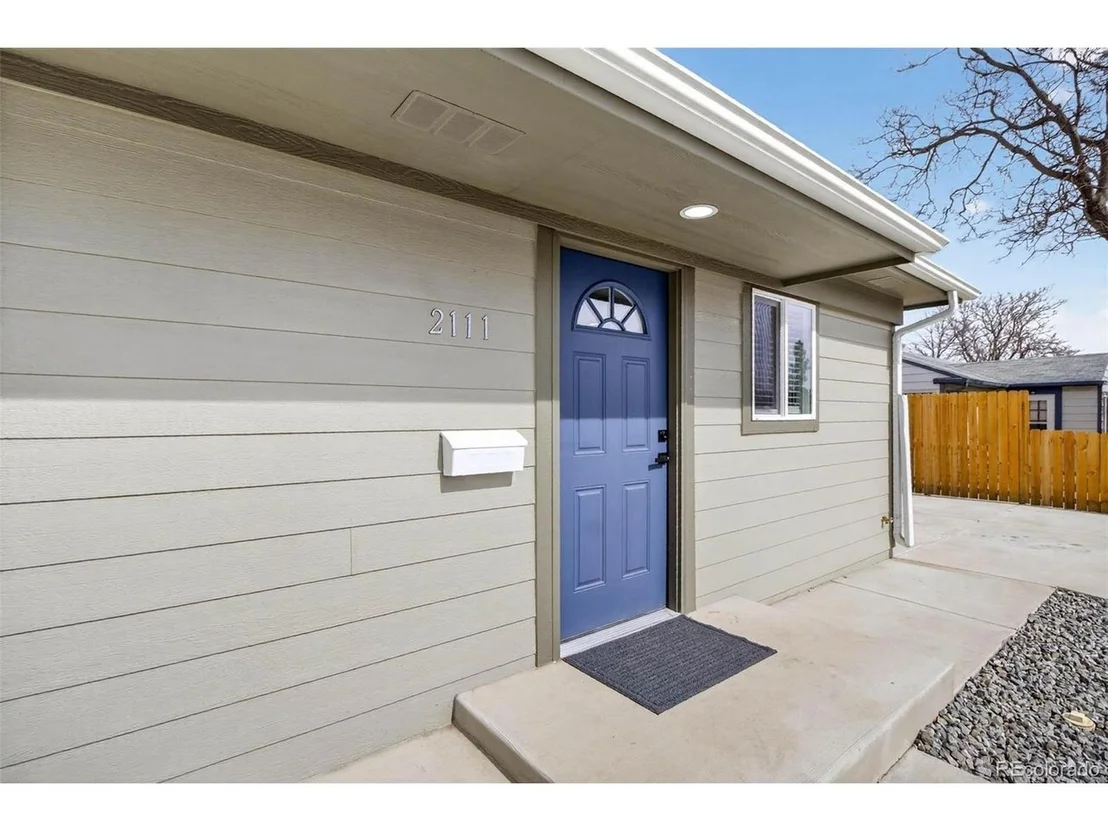 Photo of 2111 W Custer Pl