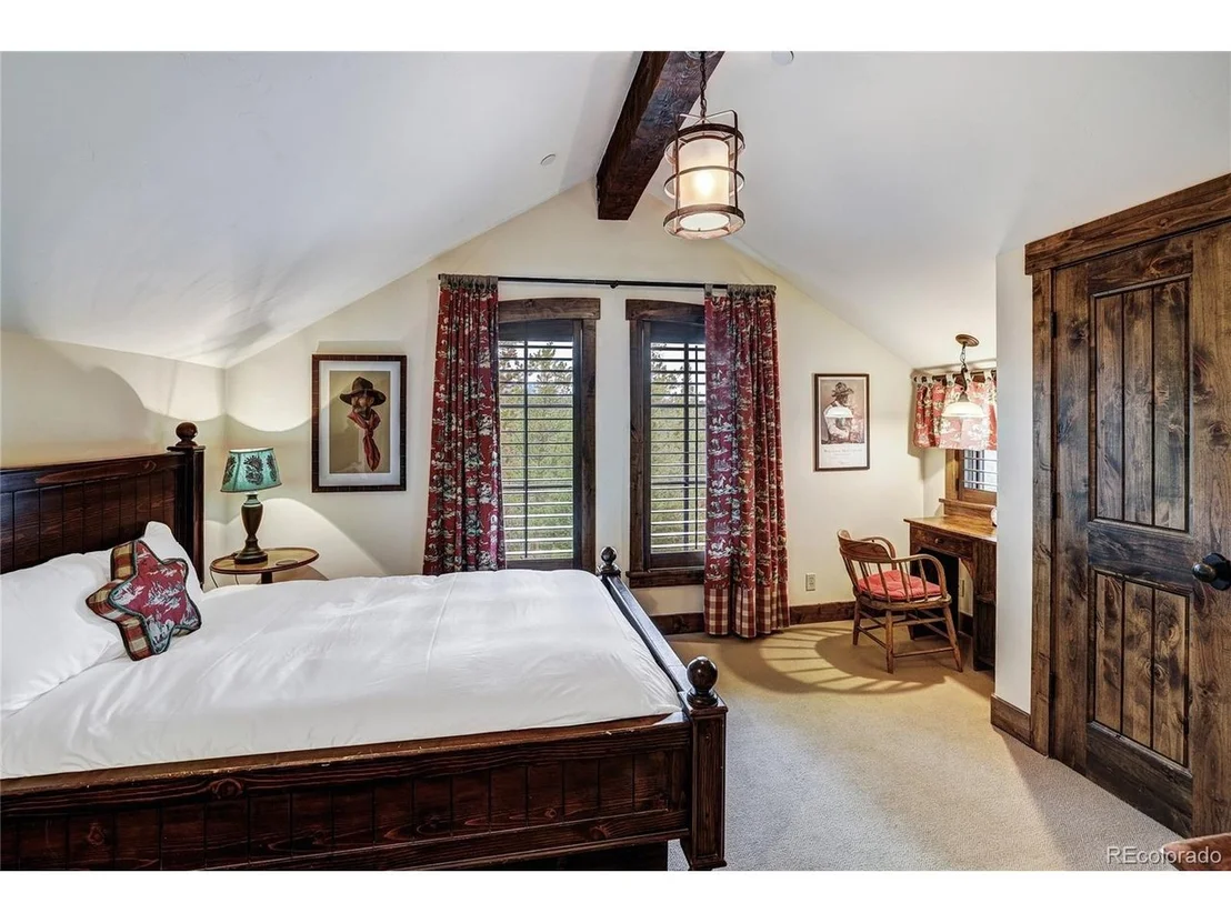 Photo of 456 Peerless Dr