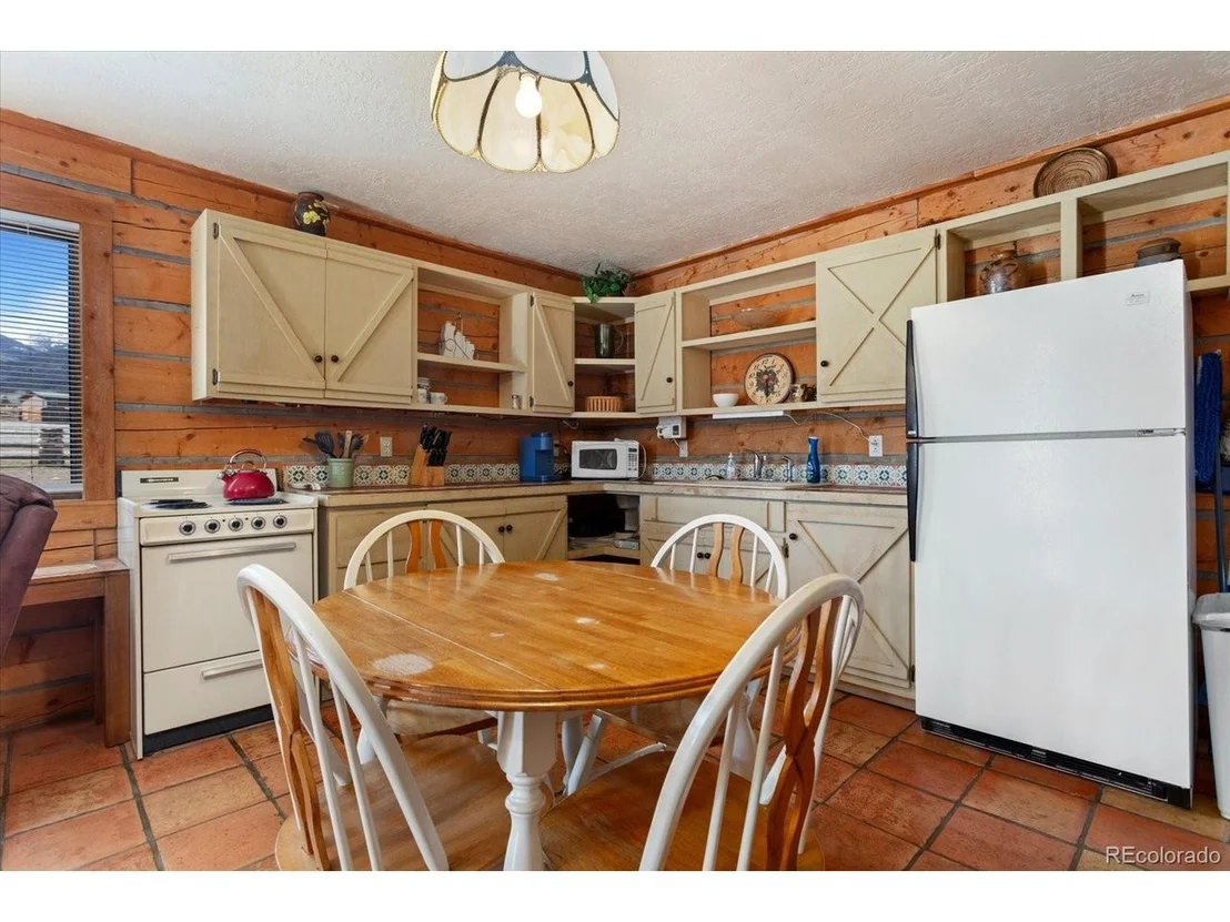 Photo of 716 W Blarney Stone Rd