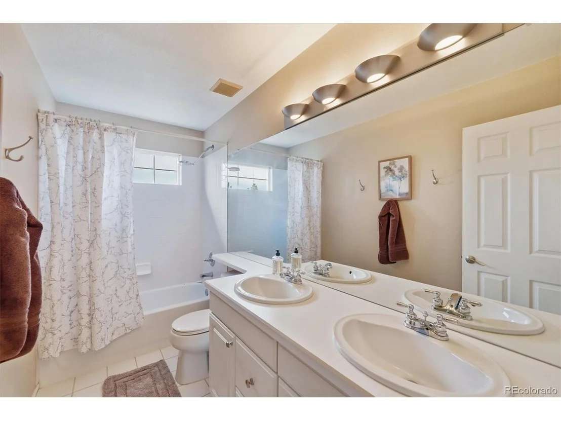 Photo of 379 Shoreham Cir