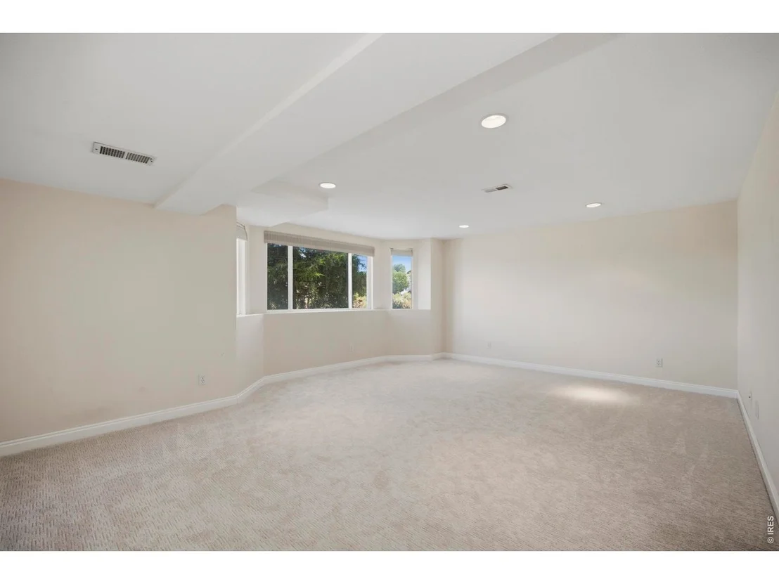 Photo of 535 Lakeside Pl