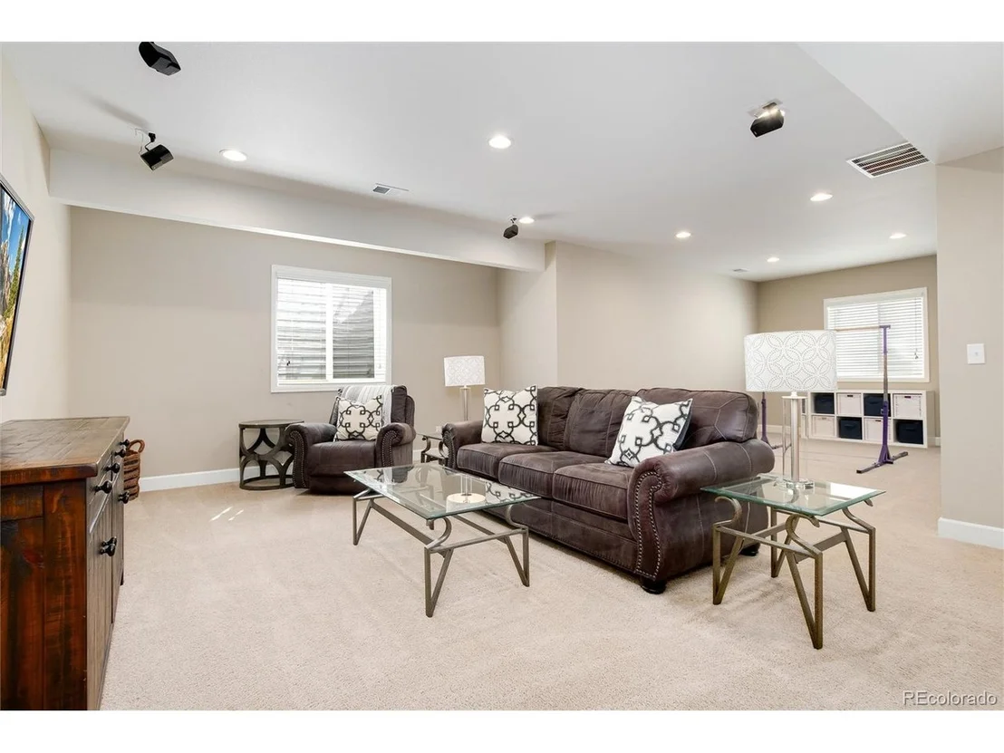 Photo of 650 Meadowleaf Ln