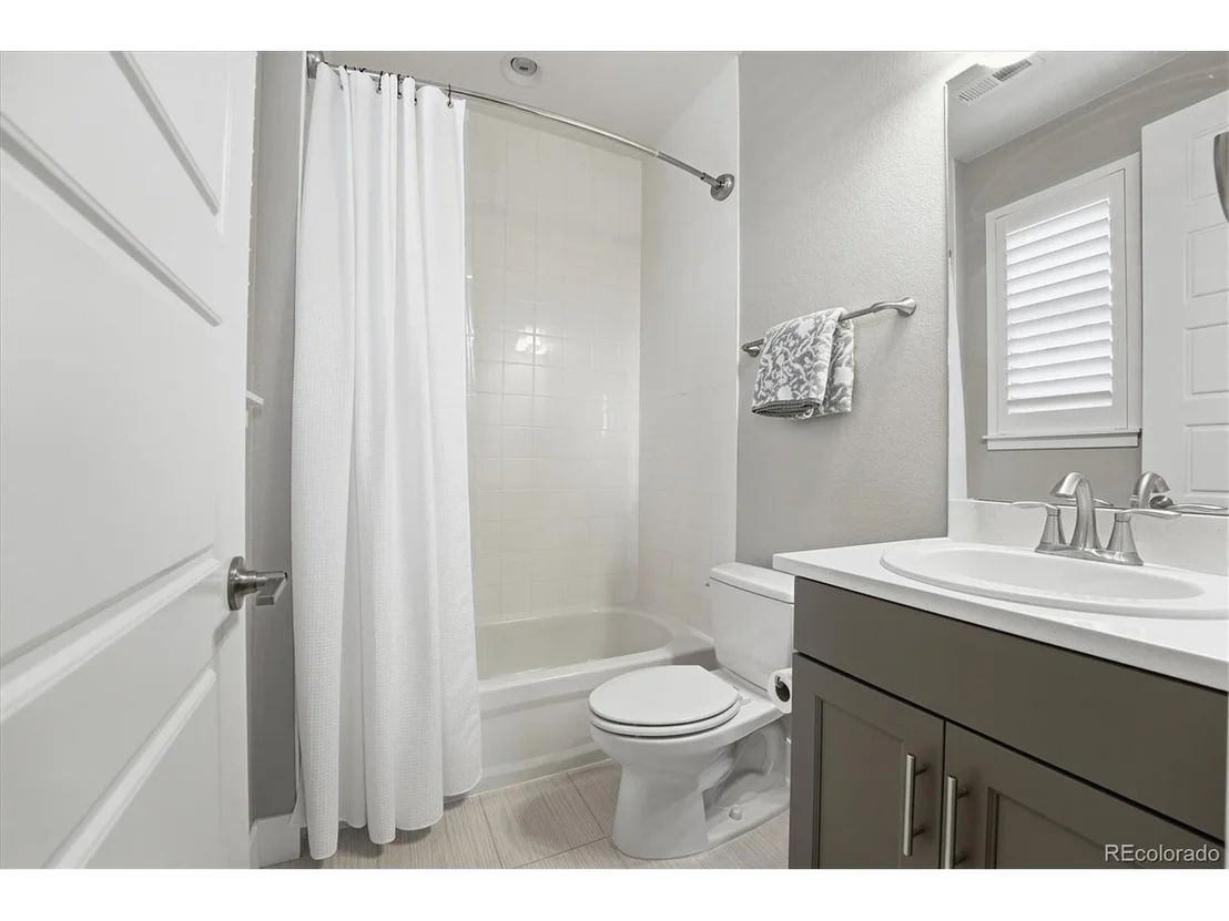 Photo of 489 Meadowleaf Ln