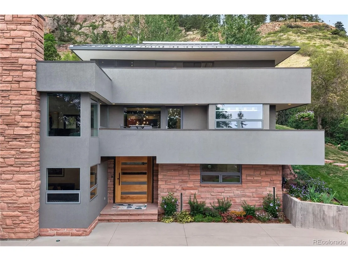 Photo of 863 Circle Dr