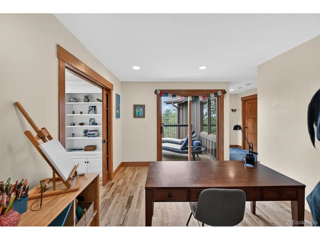 Photo of 528 W Meadow Rd