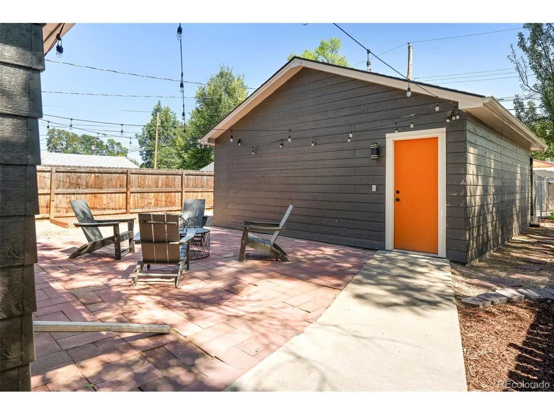 Photo of 818 Baker St