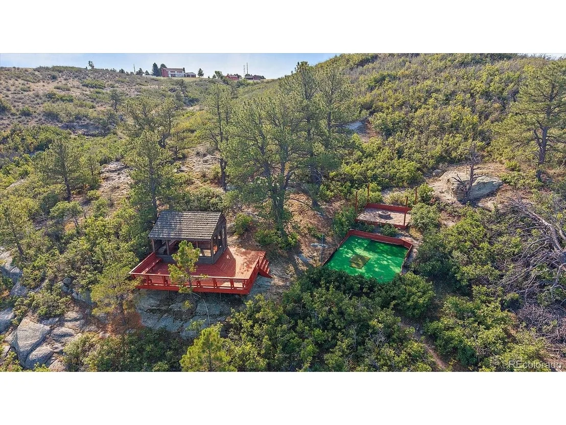 Photo of 560 Valley Rd