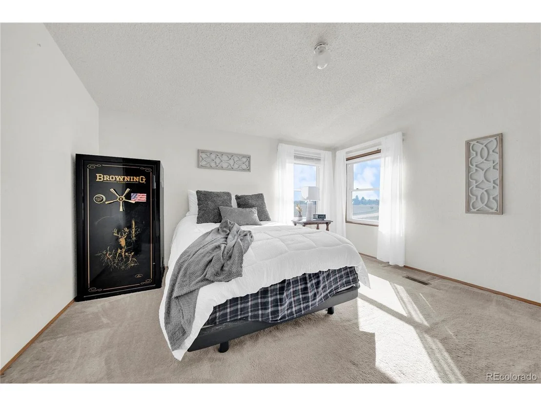 Photo of 15960 Homecrest Cir