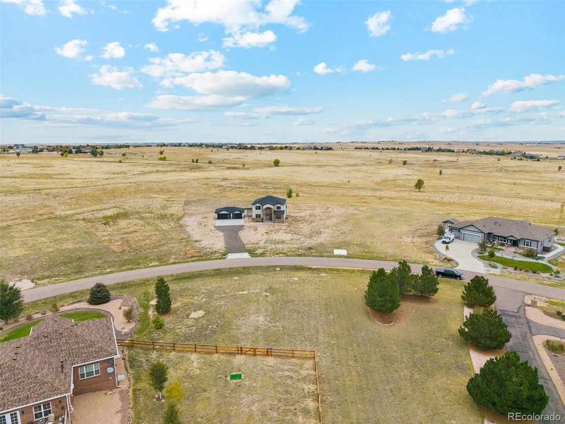 Photo of 995 Pinehurst Ct