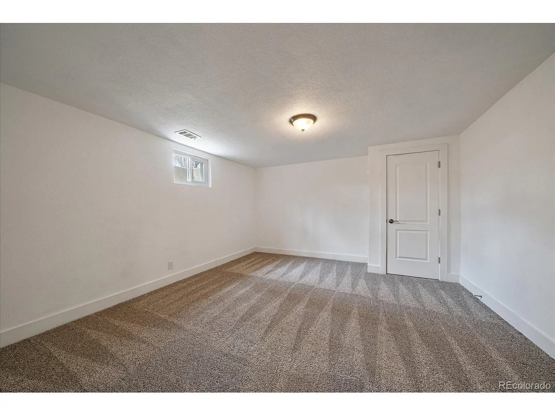 Photo of 6026 Iris Way