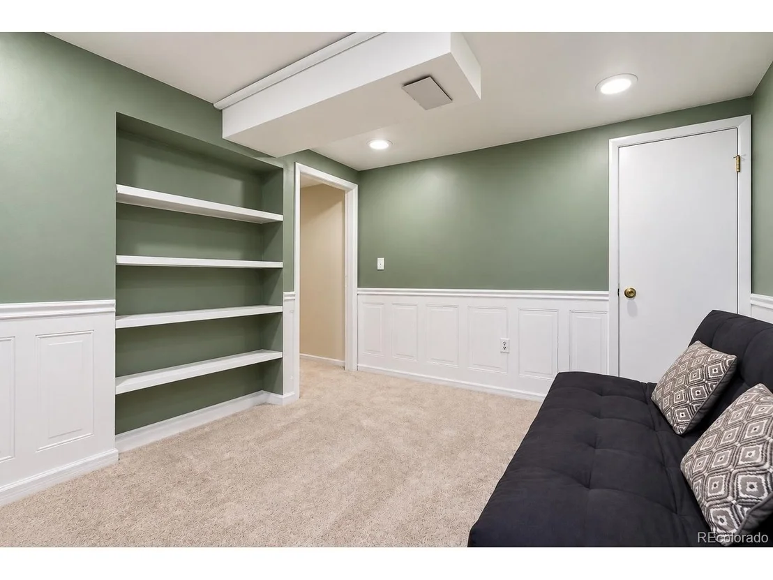 Photo of 6374 Iris Ct