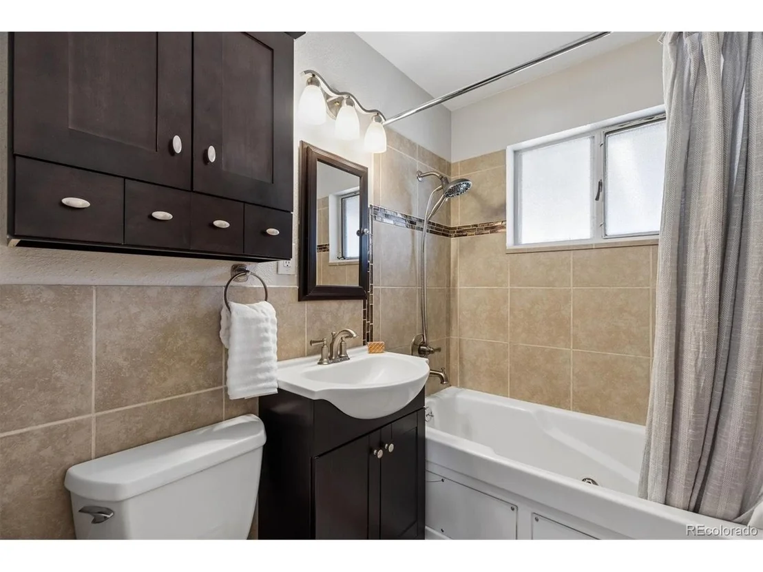 Photo of 5755 Dover St