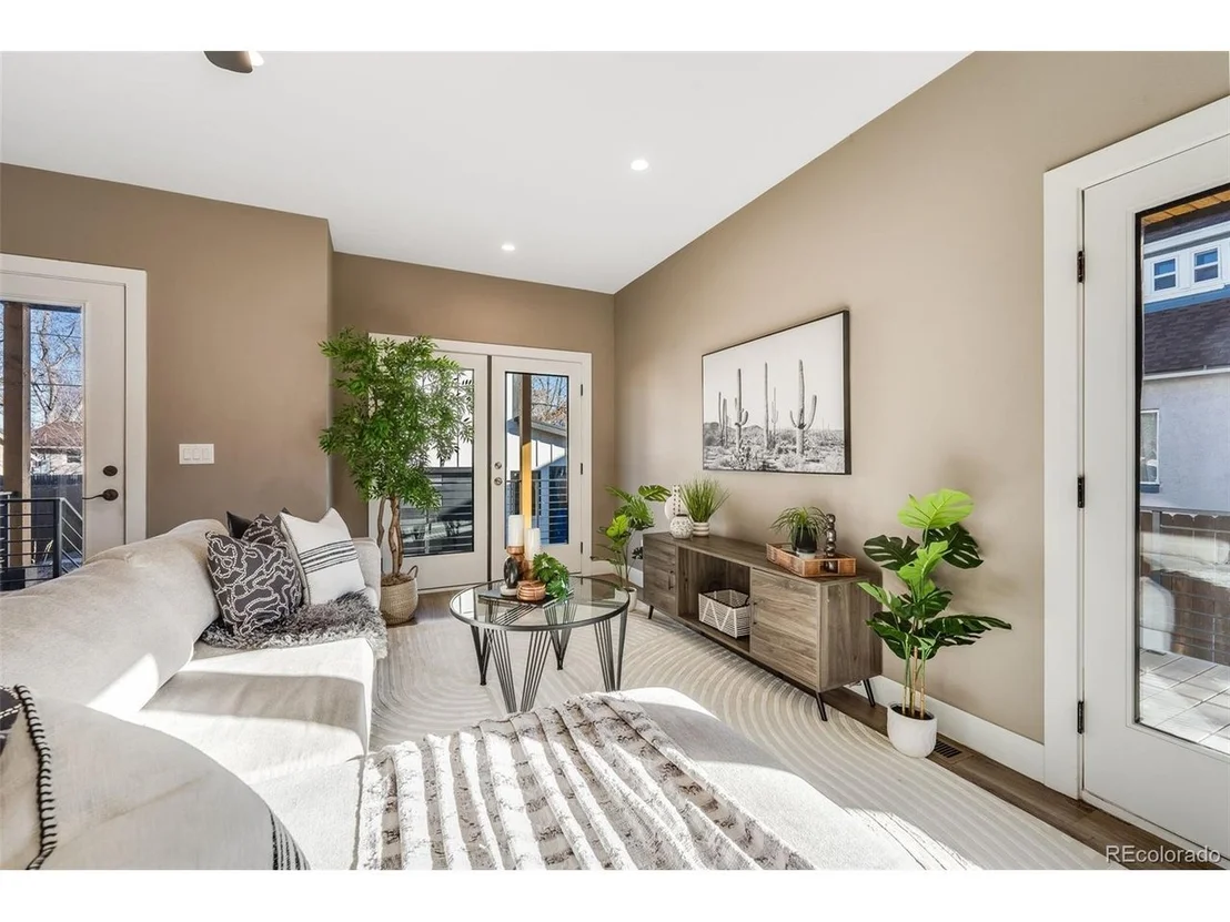 Photo of 3880 Sheridan Blvd