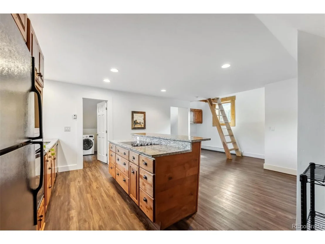 Photo of 475 Vail Cir