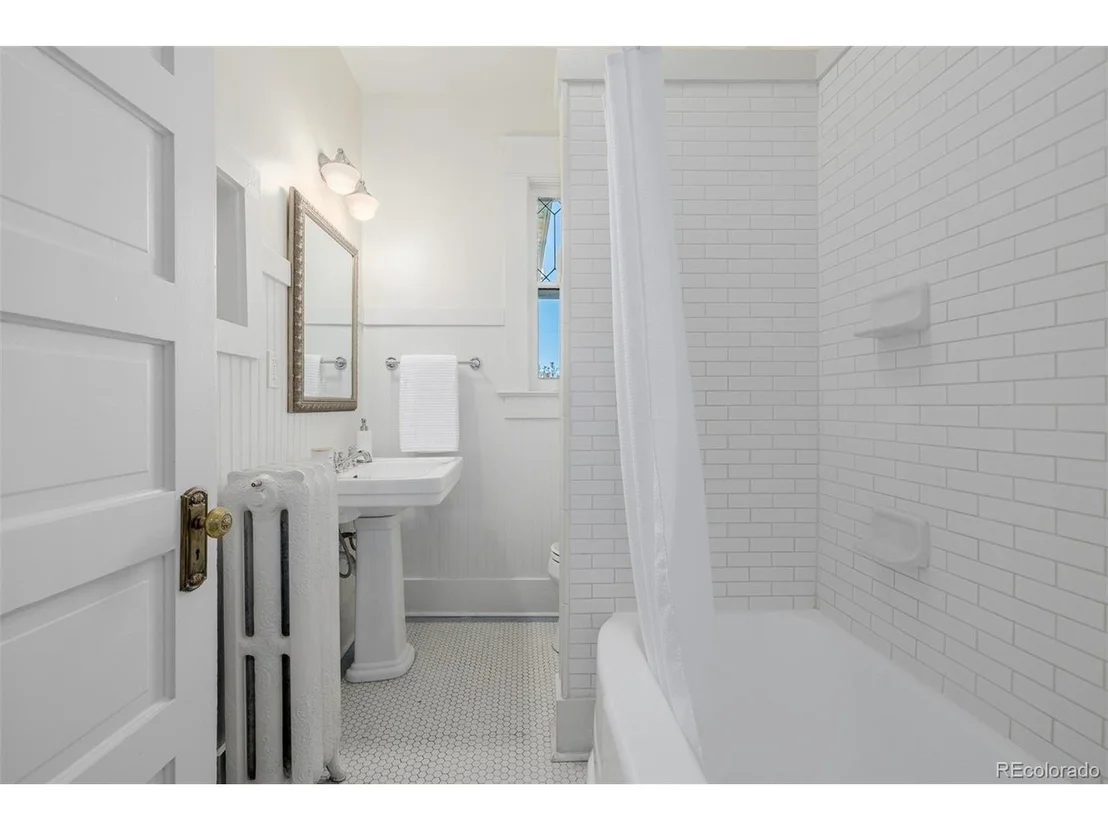 Photo of 2582 Eudora St