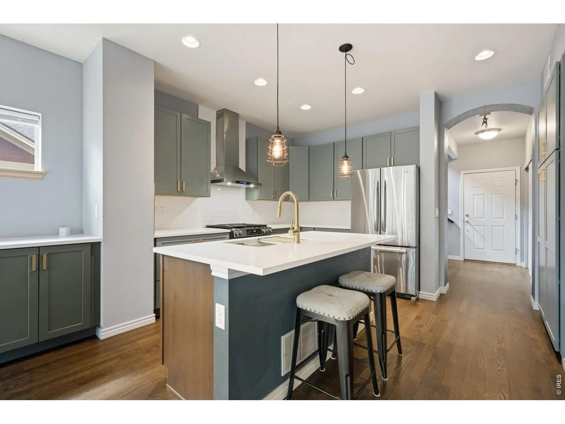 Photo of 405 Raymond Ct