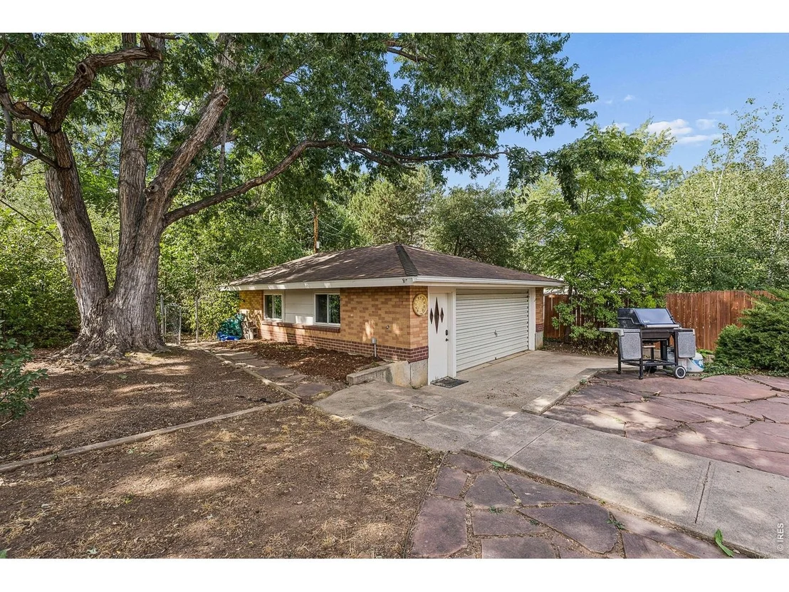 Photo of 441 Harvard Ln