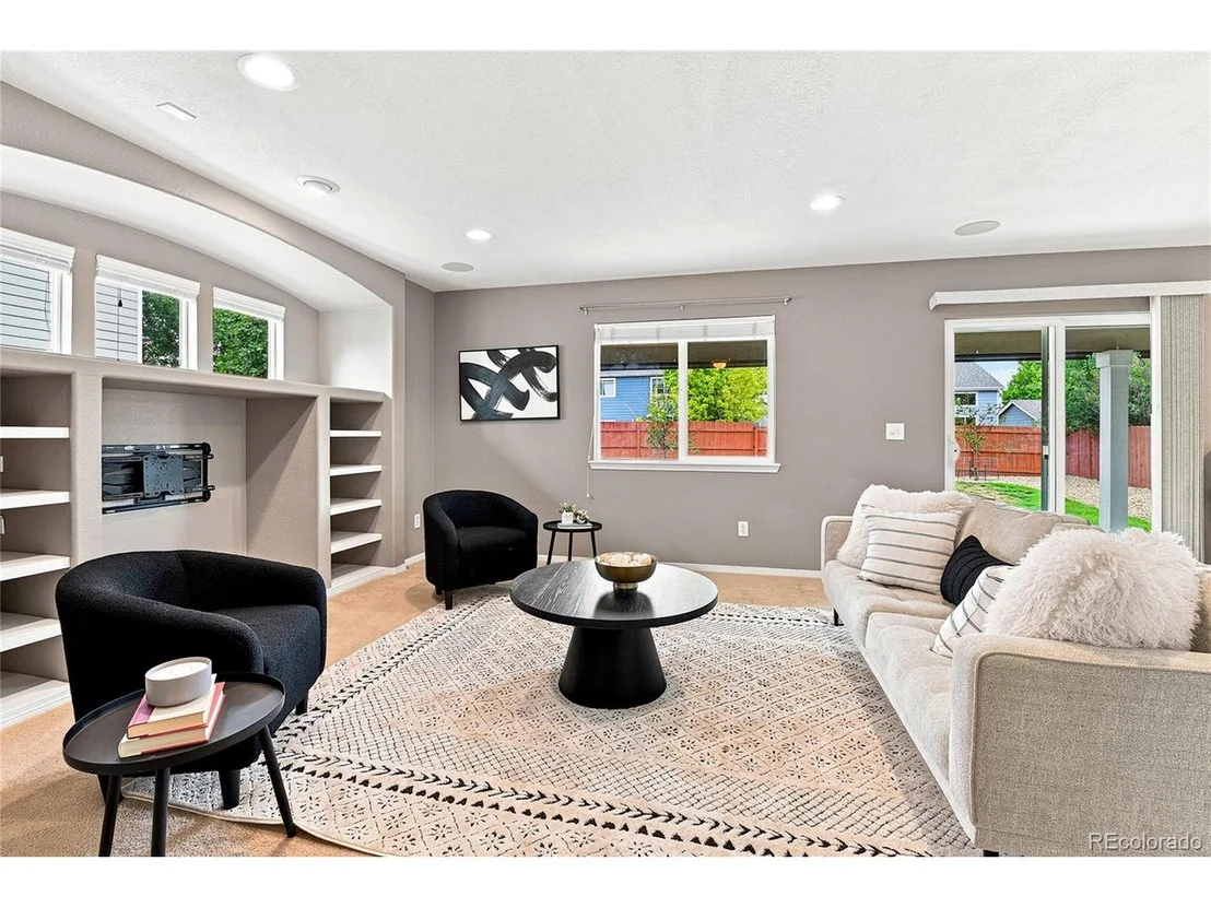 Photo of 330 Short Dr