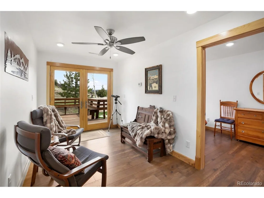 Photo of 437 Langnis Rd