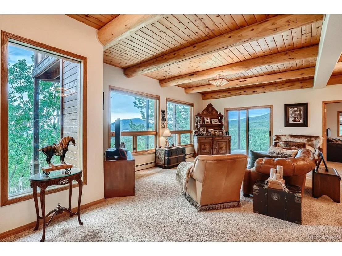 Photo of 1302 Royal Ridge Dr