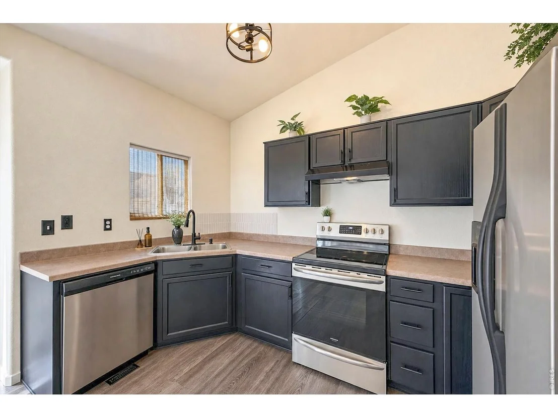 Photo of 1104 Fall River Cir