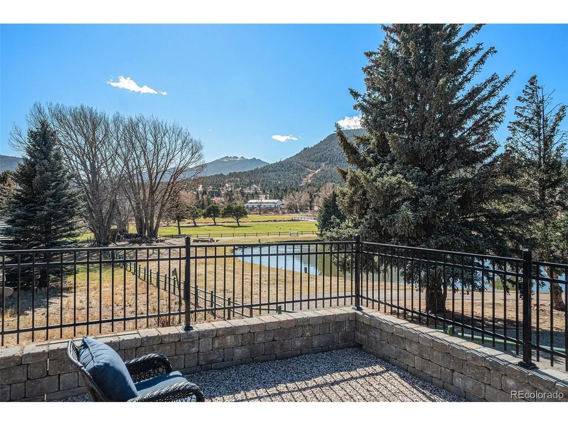 Photo of 445 Skyline Dr