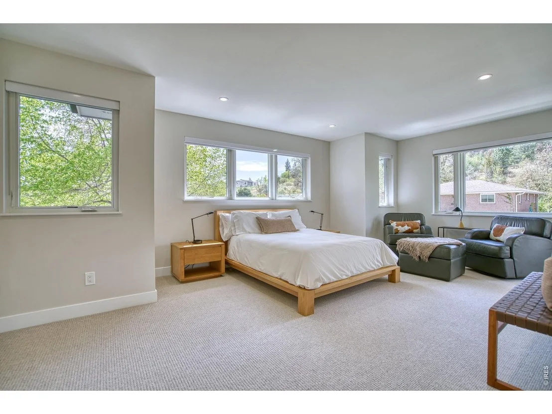 Photo of 375 Bates Ave