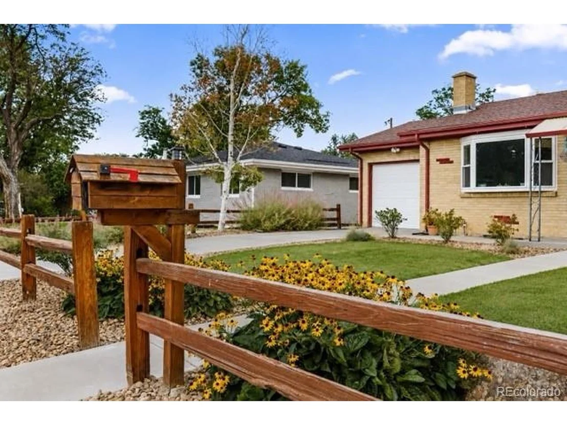 Photo of 100 Emerald St