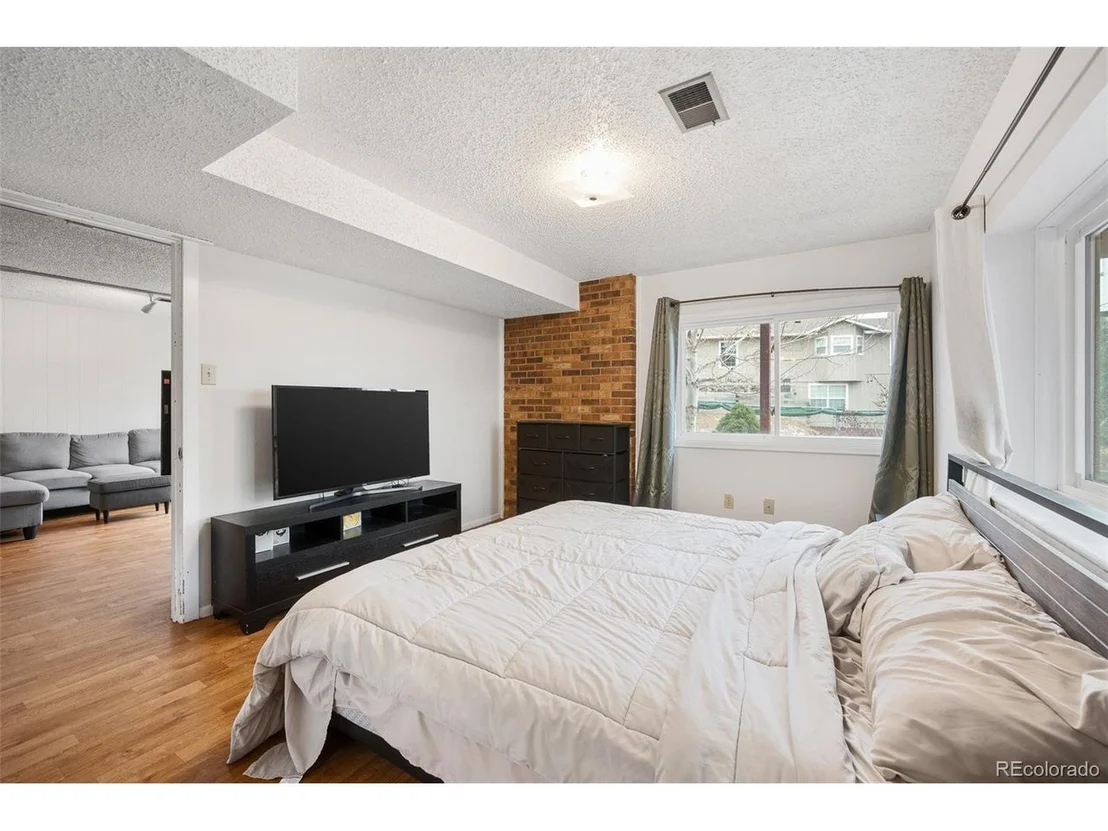 Photo of 8677 Thunderbird Cir