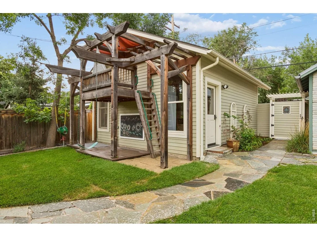 Photo of 512 Marine St