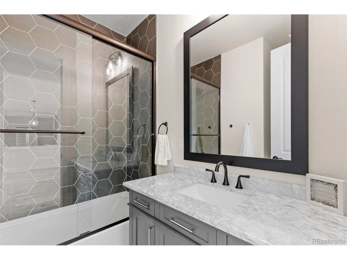 Photo of 122 7th Ave