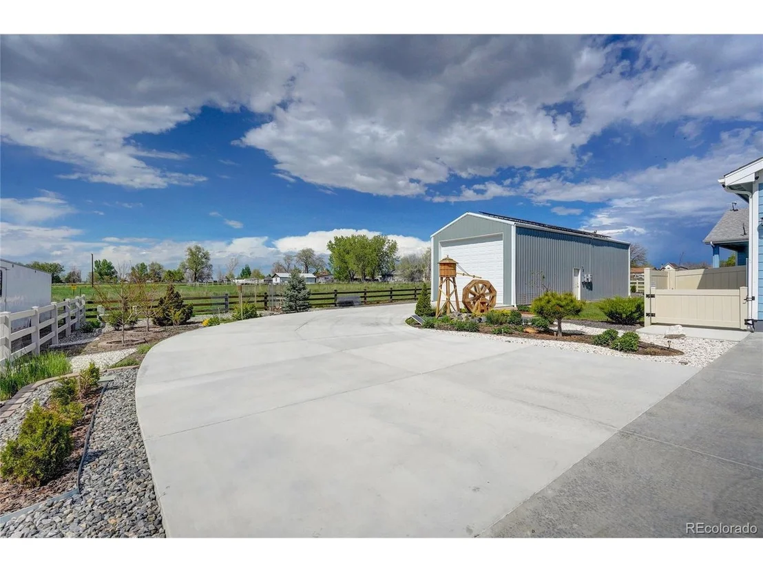 Photo of 305 Foxtail Dr