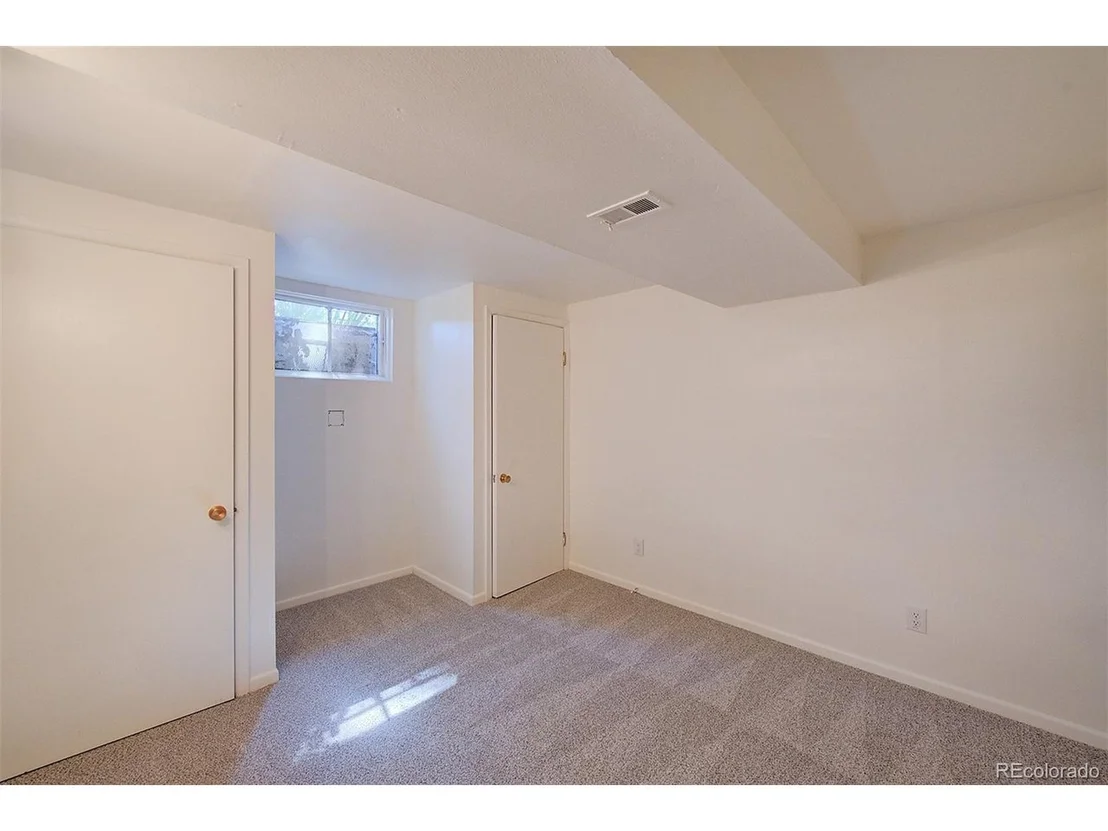 Photo of 6054 Iris Way