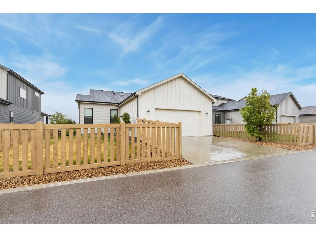 Photo of 5187 School House Dr